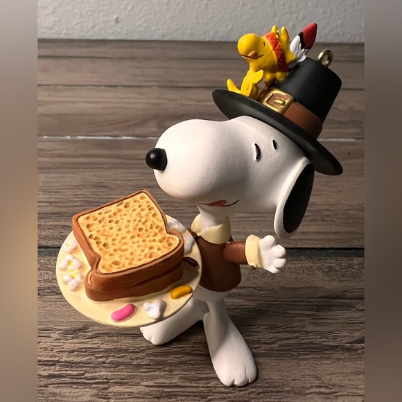 Hallmark NEW 2012 “A Thanksgiving Feast” The PEANUTS Gang Thanksgiving Ornament - Picture 3 of 10